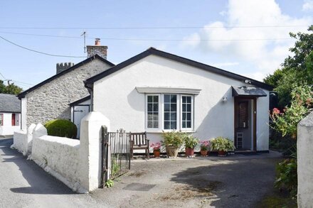 2 bedroom accommodation in Llansantffraed, near Aberaeron