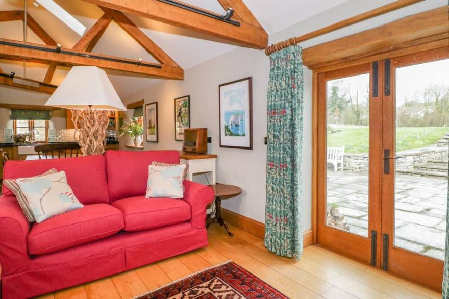 MIDDLE FARM ANNEX, family friendly, with open fire in Long Bredy