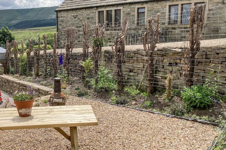 THE HAYLOFT, Romantic, With A Garden In Holme, Yorkshire