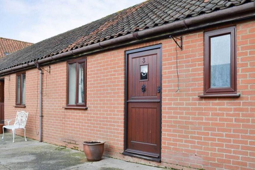 2 bedroom accommodation in Foxley, near Fakenham