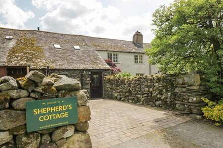 SHEPHERD'S COTTAGE, pet friendly, with open fire in Coniston