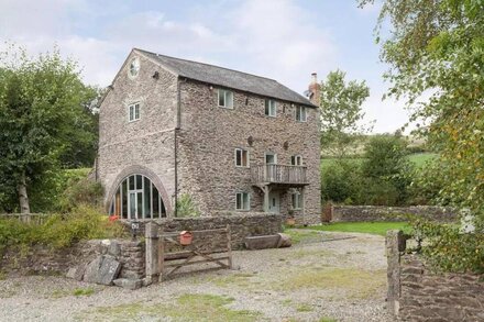 5 bedroom accommodation in Llansilin, near Oswestry