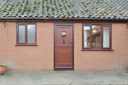 2 bedroom accommodation in Foxley, near Fakenham