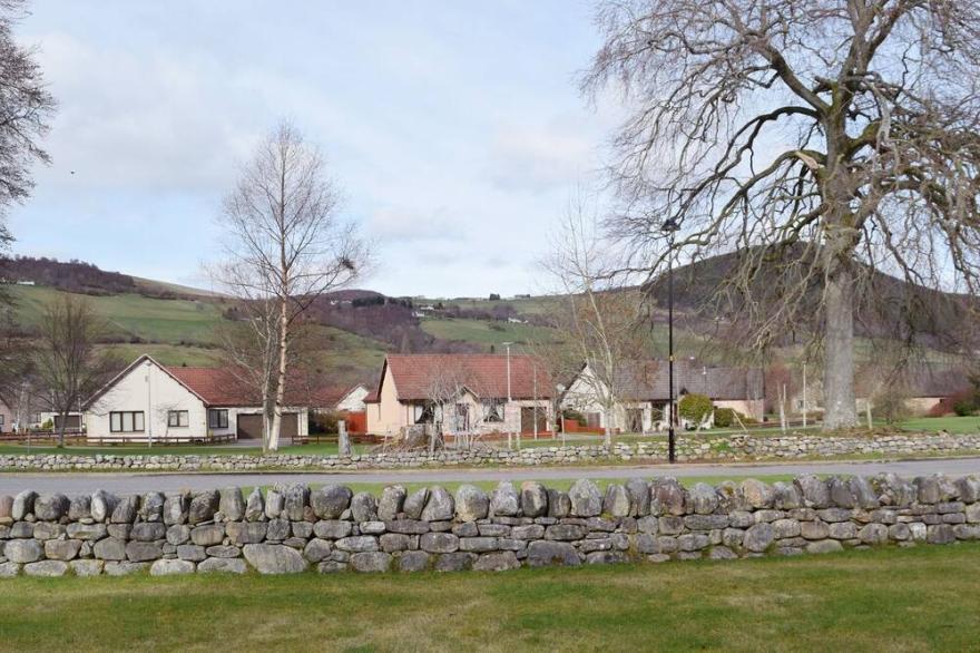 2 bedroom accommodation in Drumnadrochit, near Inverness