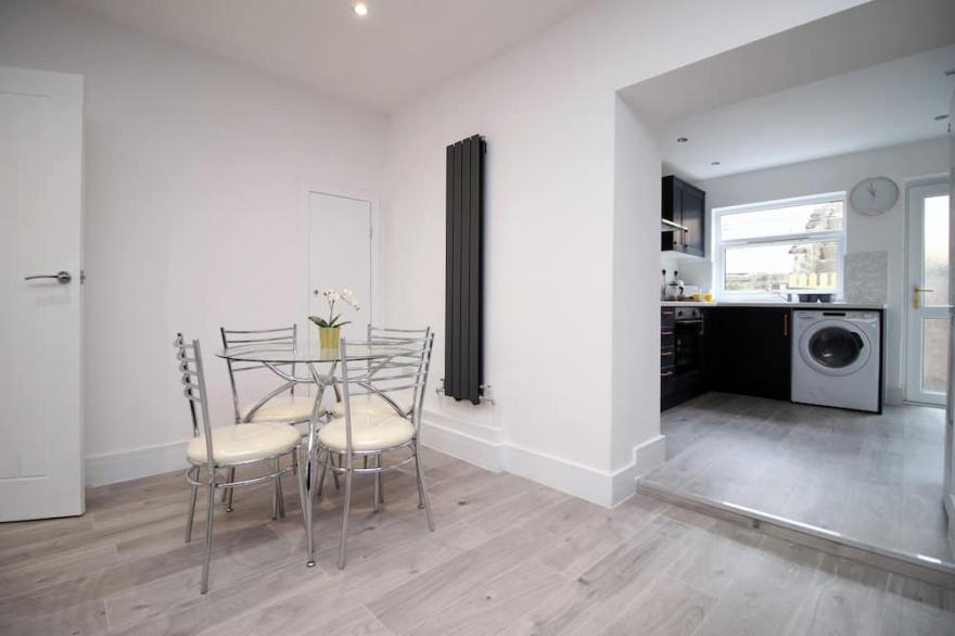 Station Terrace by Tŷ SA - 3 Bed in Mountain Ash