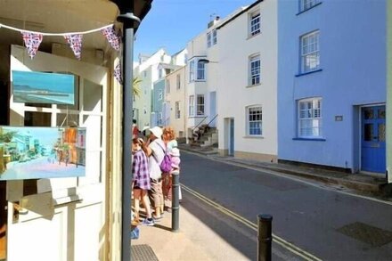 Little Monmouth, Lyme Regis Old Town, 4 bed, parking, pet friendly