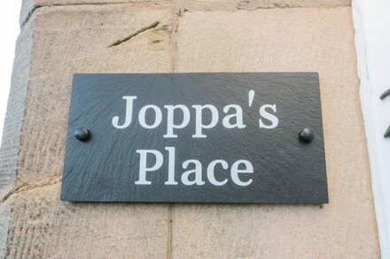 JOPPA'S PLACE, family friendly, character holiday cottage in Alnwick