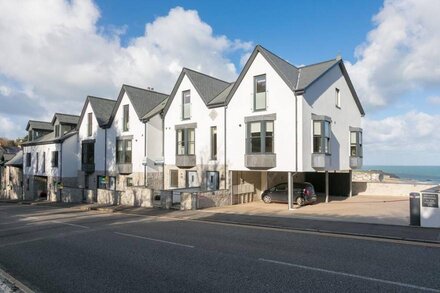 BEACH VIEW, family friendly, country holiday cottage in St Ives