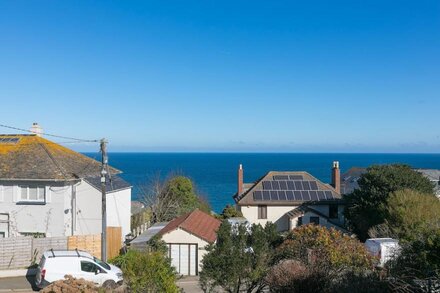 CORNERWAYS, pet friendly, country holiday cottage in Carbis Bay