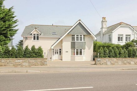 OCEAN BLUE, romantic, country holiday cottage in Carbis Bay