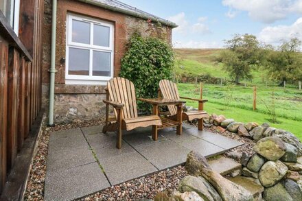 THE BOTHY, pet friendly, character holiday cottage in Kirriemuir