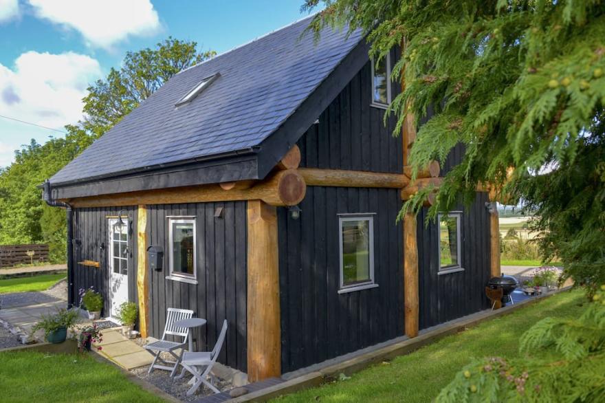 A True Log Cabin Experience Built With Scottish Douglas Fir Trees. Pet Friendly.