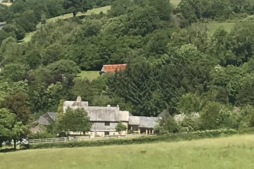 Two bedroom stone cottage near Dartmoor and Devon beaches