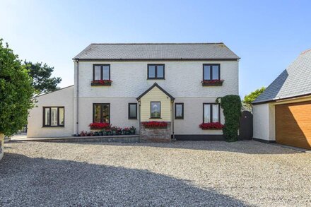 CURRAH, family friendly, character holiday cottage in Perranporth