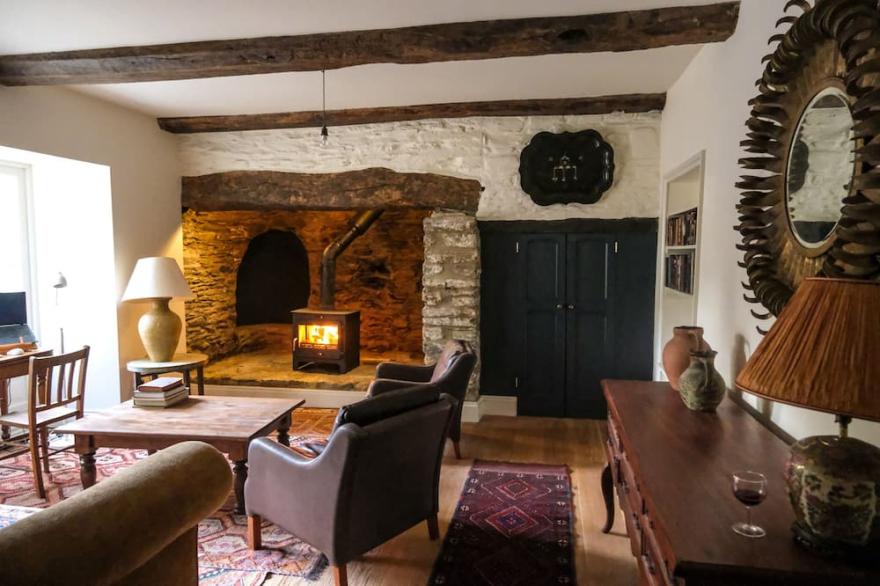 HENLLYS, pet friendly, with open fire in Newport, Pembrokeshire