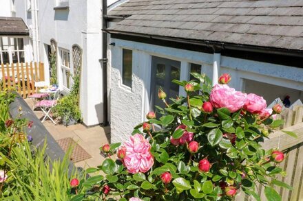 3 ROCK COTTAGES, pet friendly, character holiday cottage in Kingston