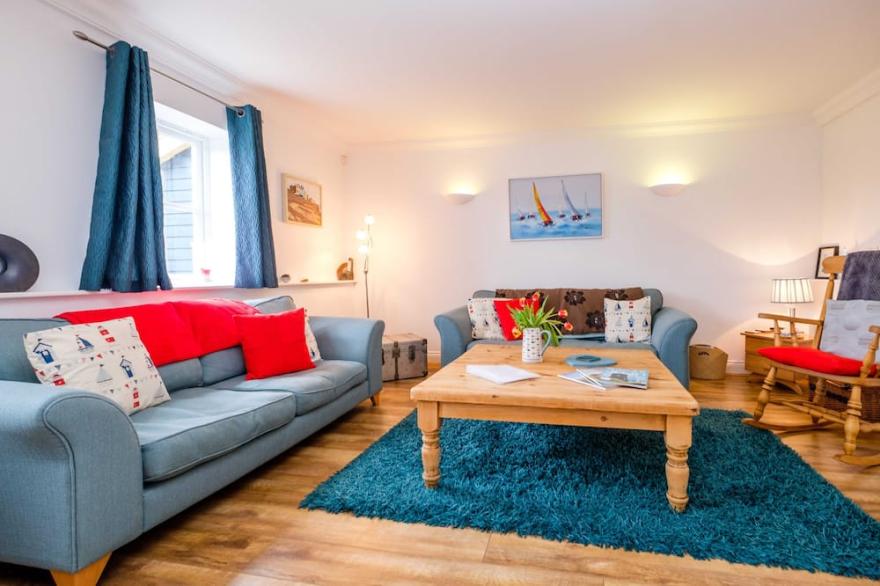 6 Hazelwood - sleeps 6 guests  in 3 bedrooms
