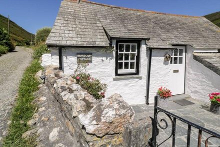 HARBOUR COTTAGE, pet friendly, luxury holiday cottage in Boscastle