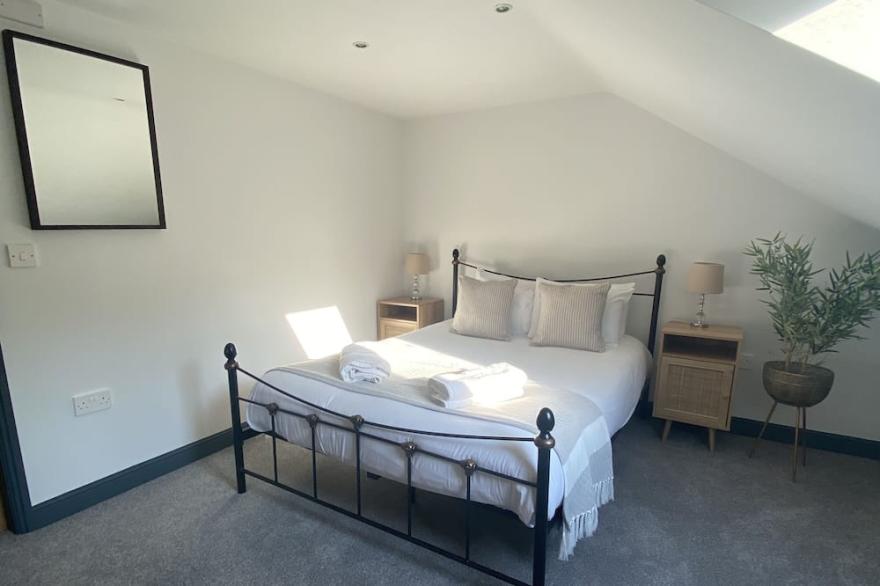 Large, cozy detached 1st floor flat with far reaching views, ideally located for exploring Yorkshire