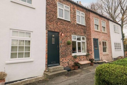 50 NORTH END, pet friendly, with open fire in Hutton Rudby