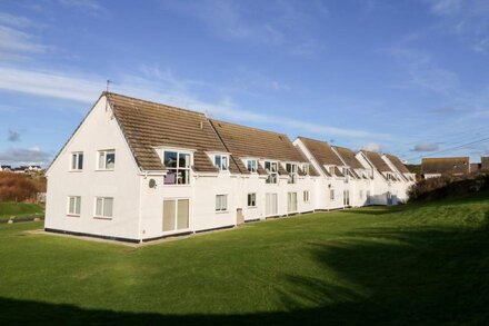 GER-Y-LLI, pet friendly, character holiday cottage in Trearddur Bay