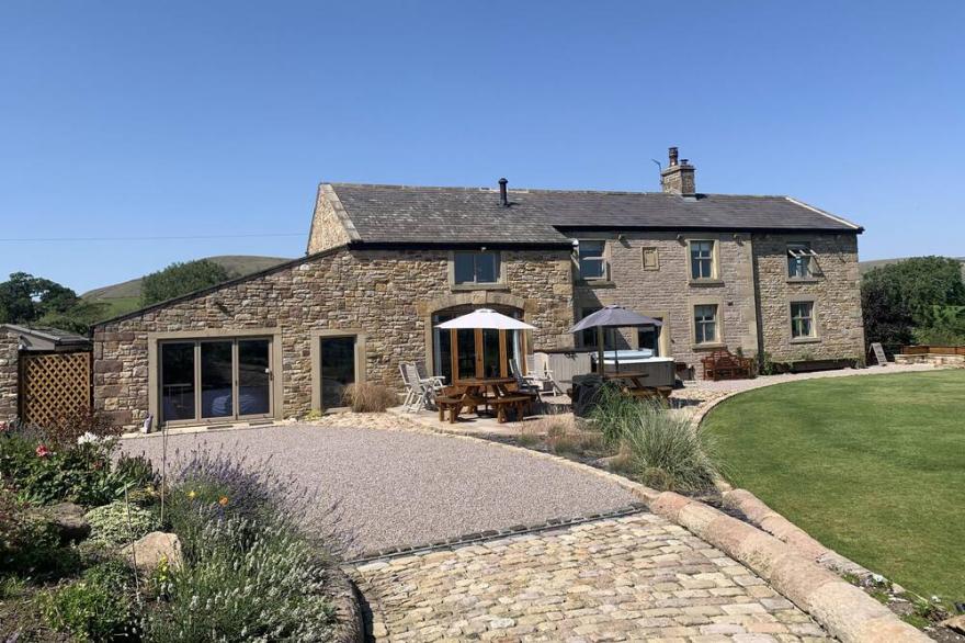 CUTHBERT HILL FARM, Pet Friendly, Luxury Holiday Cottage In Chipping