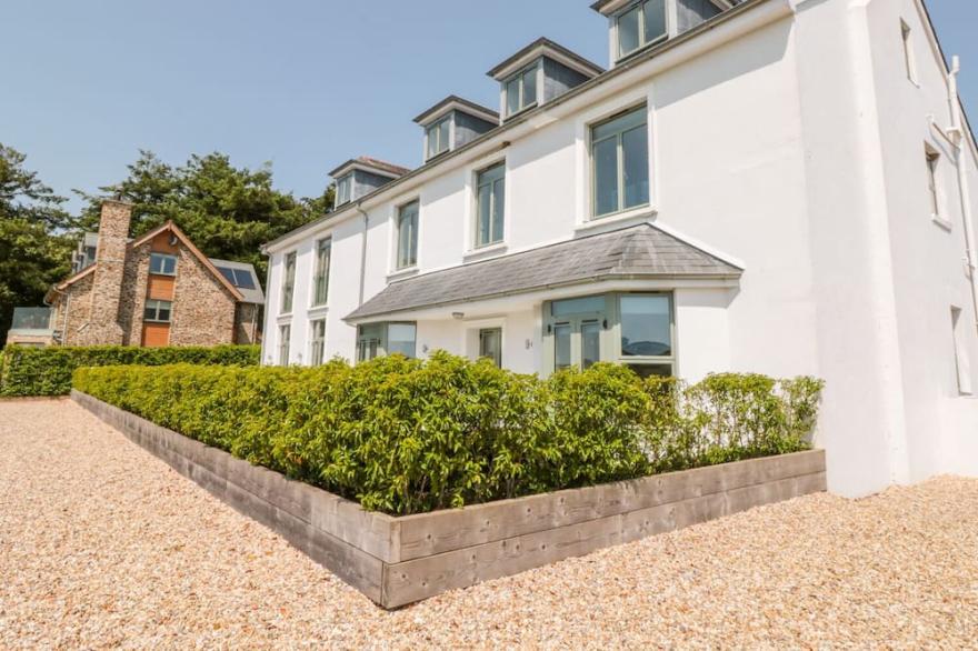 7 THE MANOR HOUSE, HILLFIELD VILLAGE in Dartmouth