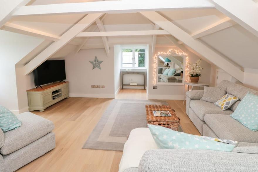 7 THE MANOR HOUSE, HILLFIELD VILLAGE in Dartmouth