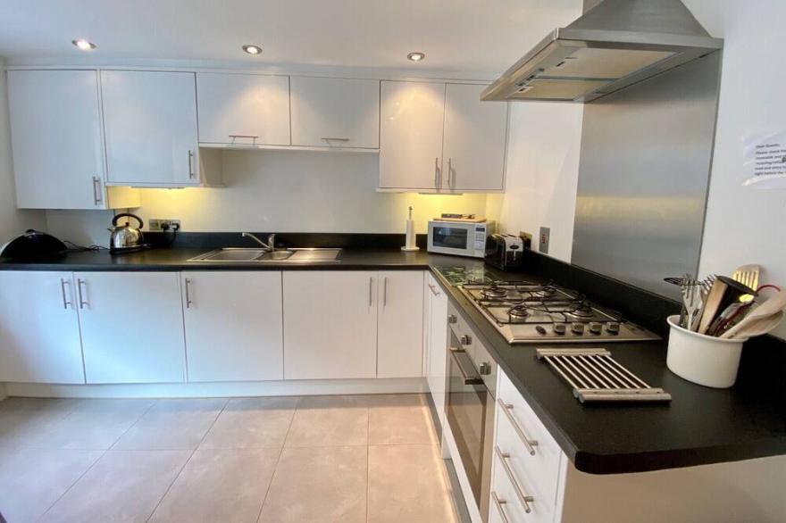 Florabil - Three Bedroom Cottage, Sleeps 4