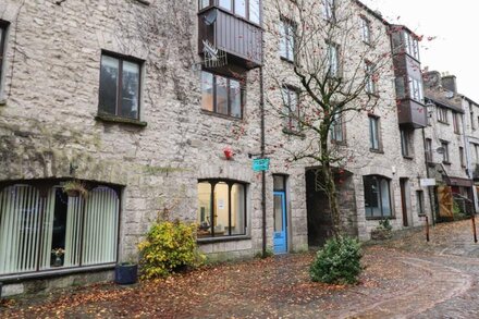 RIVER WALK, family friendly, character holiday cottage in Kendal