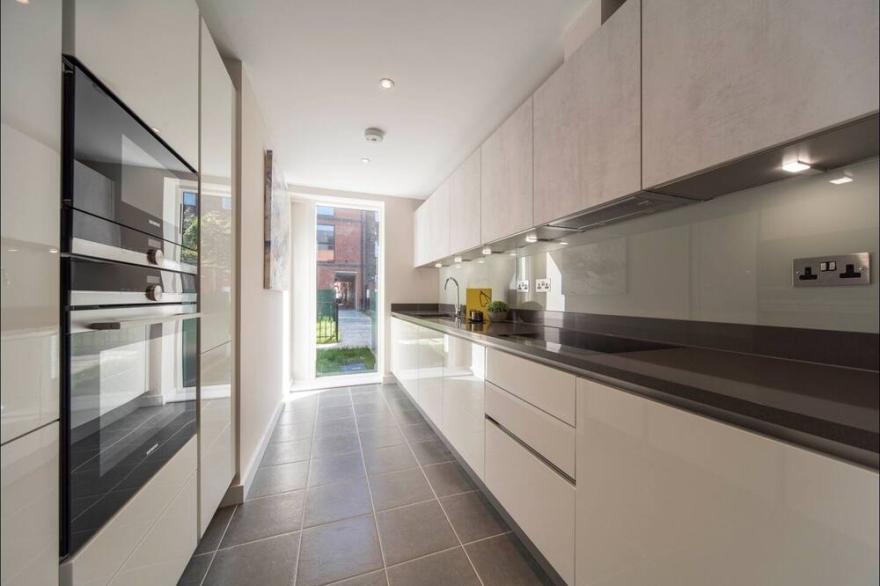 Luxury 3 Bedroom Semi Detached House