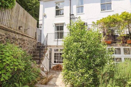 ST IVES VIEW, pet friendly, with a garden in St Ives