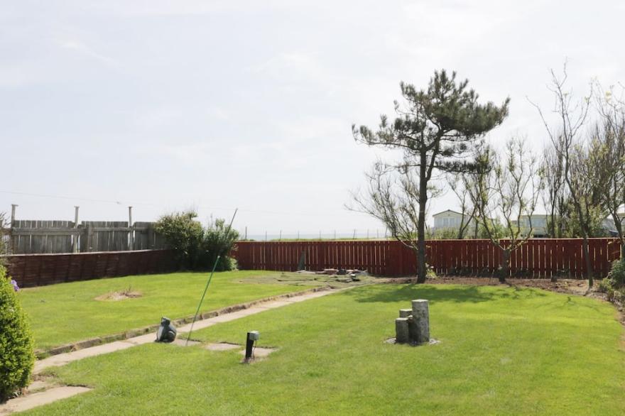 SEASPRAY, Pet Friendly, Country Holiday Cottage In Withernsea