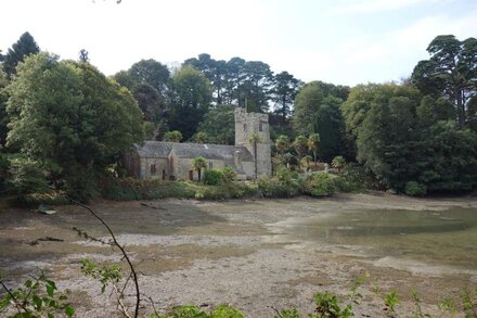 Stunning spacious house incredible views to estuary sleeps 6 pet, near St Mawes