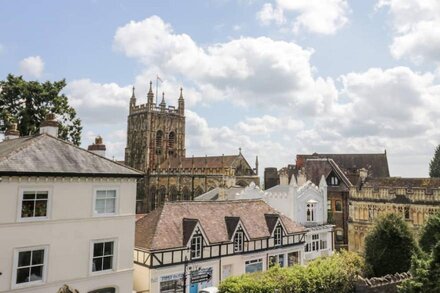 THE HIDEAWAY, romantic, with a garden in Malvern