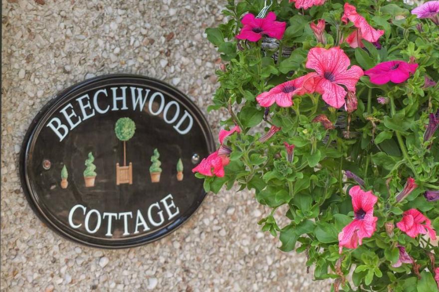 BEECHWOOD COTTAGE, Family Friendly, With Open Fire In Blair Atholl