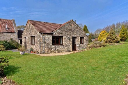 Welcoming spacious cottage with wonderful countryside views