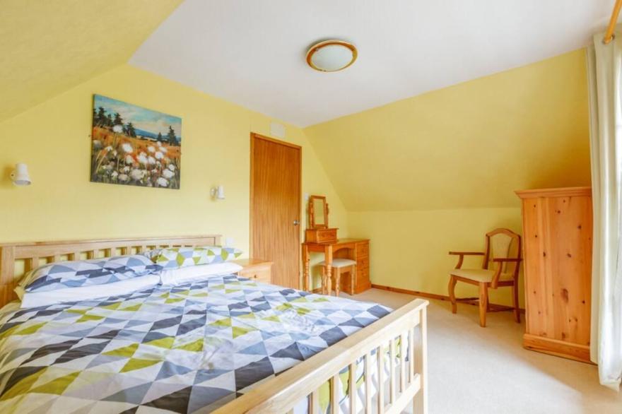 Woodland Lodge in Scottish Highlands with wifi  - for 6 guests  in 3 bedrooms