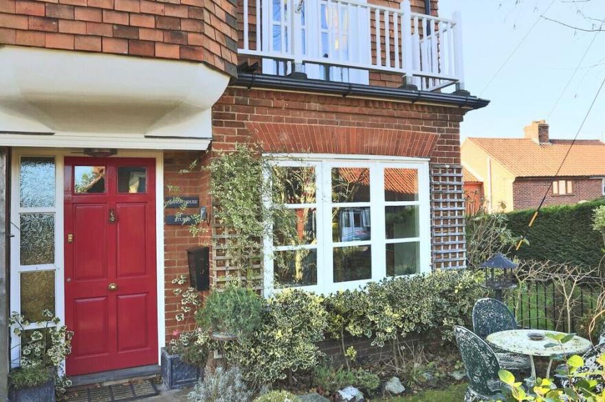 Albion House - Two Bedroom House, Sleeps 4