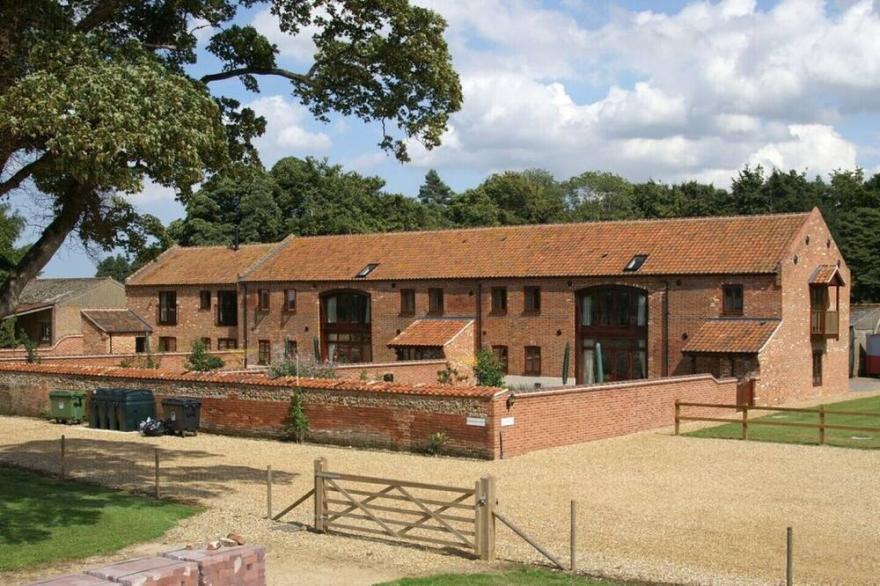 Kestrel Barn, Sleeps 10+2 (5 Bedrooms)