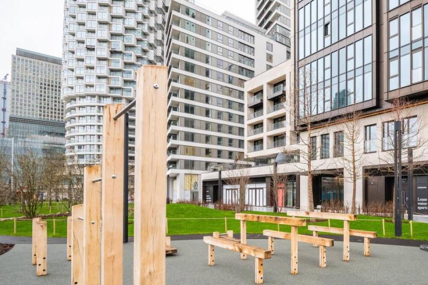 Stunning two bedroom Docklands apartment with balcony