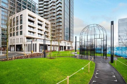 Stunning two bedroom Docklands apartment with balcony