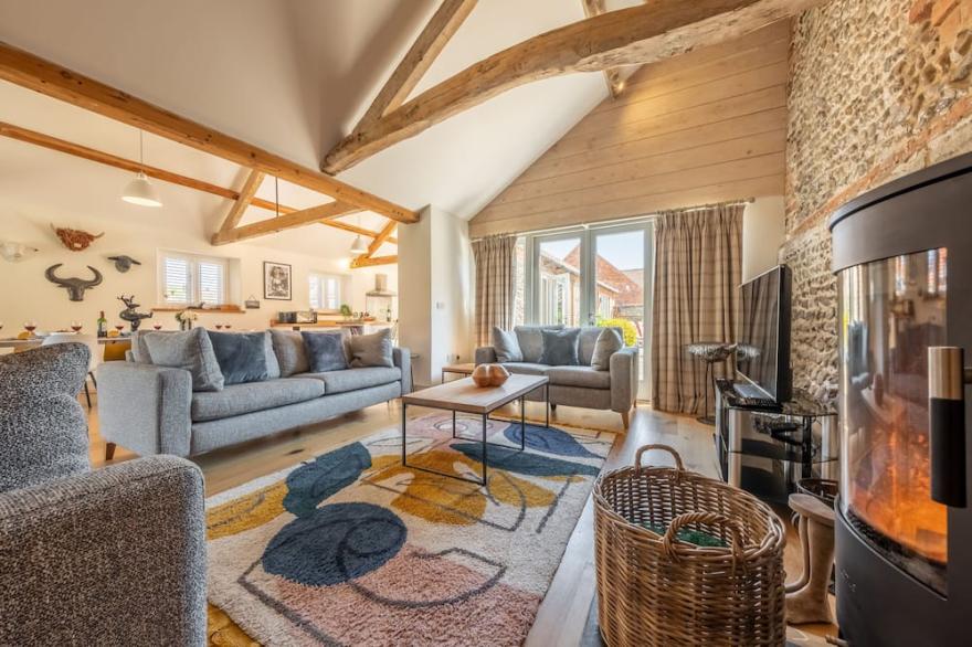 A superb, luxuriously appointed and exceptionally spacious barn conversion with private landscaped g