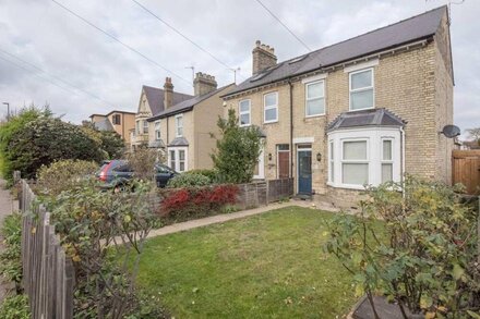 Superb Central 2 Bed Home