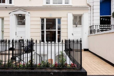 M03 - Bright Notting Hill Apartment By Portobello