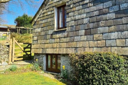 Ta Mill Olde Granary Cottage in a Stunning Retreat