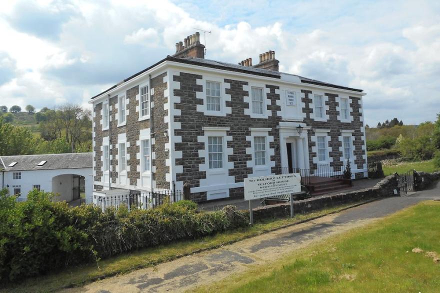 TELFORD MANOR HOUSE sleeps 26, 11 BEDROOMS, 6 .5 BATHROOMS