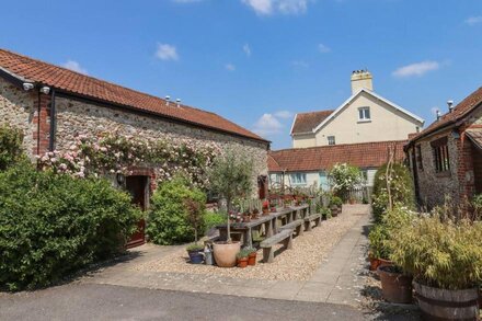 THE OLD BARN, pet friendly, with open fire in Colyton