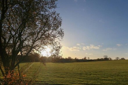 BOX TREE ESCAPES, family friendly, with hot tub in Kirkby Lonsdale