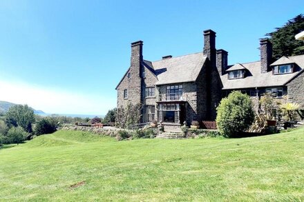 Self catering apartment with glorious Exmoor views